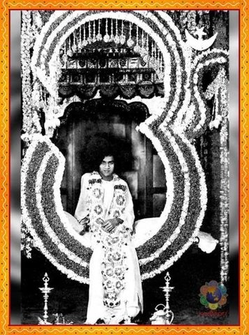 7 sathya-sai-baba-in-1947.jpg