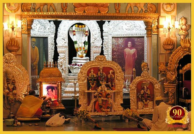 bhajan-hall-at-puttaparthi-sathya-sai-baba-ashram.jpg