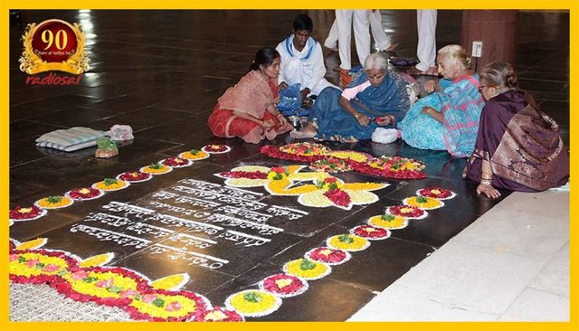 sathya-sai-ashram-flower-decotation-rangoli-puttaparthi.jpg
