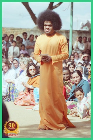 sathya-sai-baba-darshan-brindavan.jpg