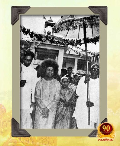 eswaramma-sathya-sai-baba-2.thumb.jpg.27d3661e6dbff8a95bf2932e8952e66b.jpg
