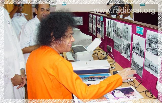 sathya-sai-baba-at-radiosai-studio.thumb.jpg.330597d482840573c53725bf5252cb3c.jpg