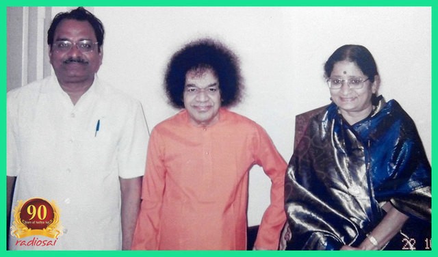 venugopal-parents-with-sathya-sai-baba.thumb.jpg.f3a29d590be580112e0a0edee49306af.jpg