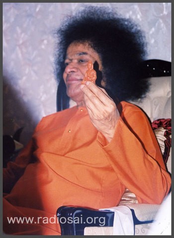 sathya-sai-baba-created-buddha-statue-from-lumbini-soil.thumb.jpg.3df87e911c921524e7b2d1bb6a586da3.jpg