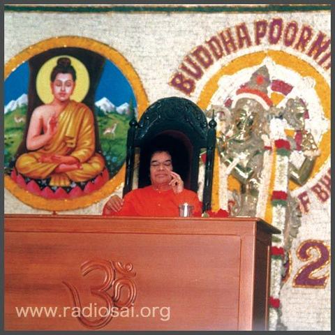 sathya-sai-baba-in-sai-ramesh-hall-brindavan-on-buddha-poornima.thumb.jpg.c722531f2e0bd1aaae79058586e877da.jpg