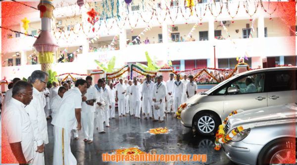 AyudhaPuja2017_1.jpg.c2a75b5b8e2ea3e975ae027fbcf6650c.jpg