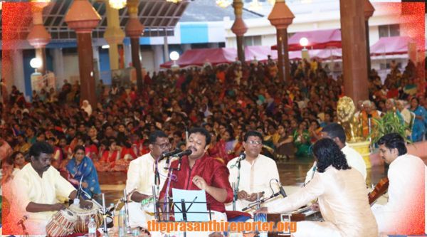 Onam2017_Evening_04.jpg.b8dcfd70962b86a86928f04fca2f7199.jpg