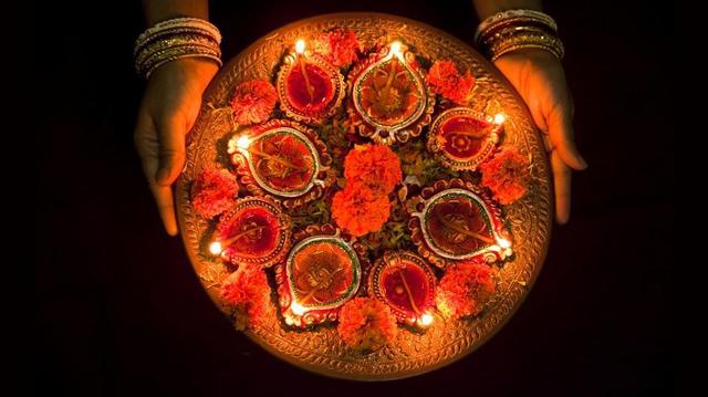 diwali_candles.thumb.jpg.8cc63d6501b1a97b973b4e2d3b197e79.jpg