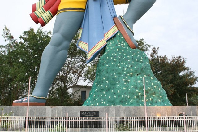 THE_GIANT_HANUMAN_STATUE_7.thumb.jpg.80a4b5d469e570cab369e122a3d02943.jpg