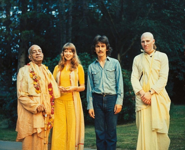 George-Harrison-e-Prabhupada.thumb.jpg.67c525532134c28daa297164bc78f349.jpg
