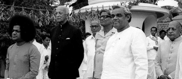 Sri Atal Bihari Vajpayee премьер.jpg