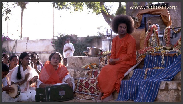 sathya-sai-baba.thumb.jpg.381606397eeea8deb64632002fb0f0b5.jpg
