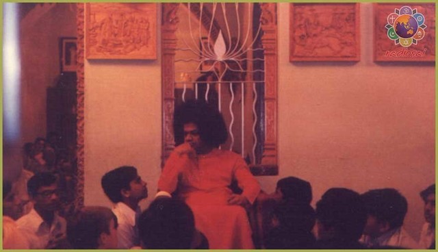 Humko-Tumse-Pyar-Kitna-sathya-sai-baba-with-students-2.thumb.jpg.202e3219d9752d2cd5b220f9fcdc792f.jpg