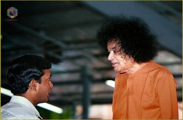 Humko-Tumse-Pyar-Kitna-sathya-sai-baba-with-students-Shailesh.thumb.jpg.96b018299914bb449105044badbc9a48.jpg