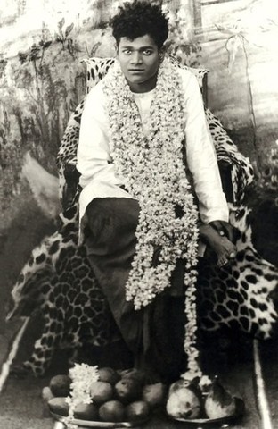 74_Bhagavan_Sri_Sathya_Sai_Baba.thumb.jpg.b32b58f317920a8d92155ca70f595a13.jpg