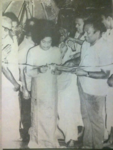 .30th May 1976 -Swami inaugurating the Srisailam Campus..Sri Sathya Sai Vidyapeeth, ....jpg