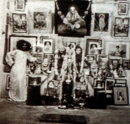 (у)  Swami in the Sai Samithi in Venkatagiri in the 1950'-..incidentally this was one of the very first Sai Samithis that Swami himself opened...jpg