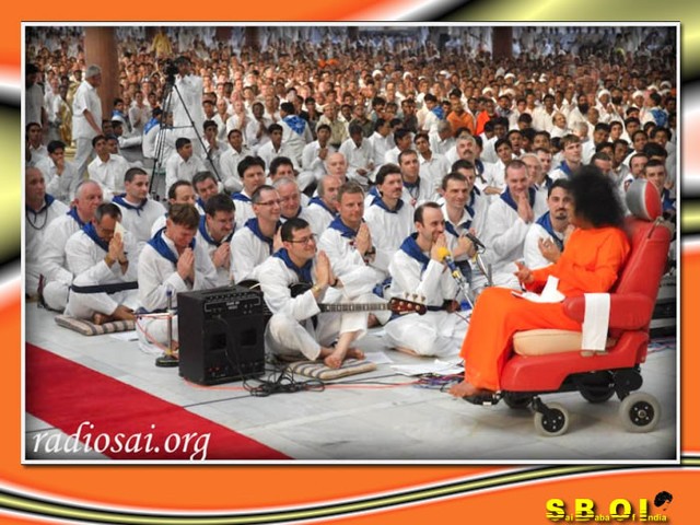 05-sai-baba-program-by-devotees-from-hungry.thumb.jpg.4a274e065539cddfb5d55e413093e6c5.jpg