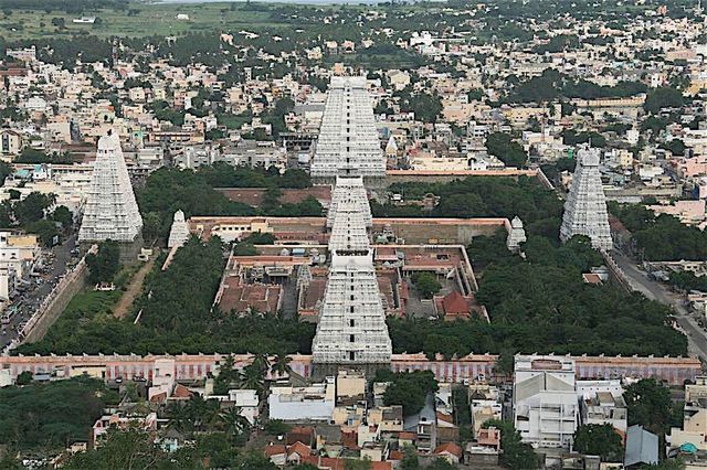 Tiruvannamalai_Arunachaleswara_temple.thumb.jpg.e76c84778abc8ed720001740b4c59f85.jpg
