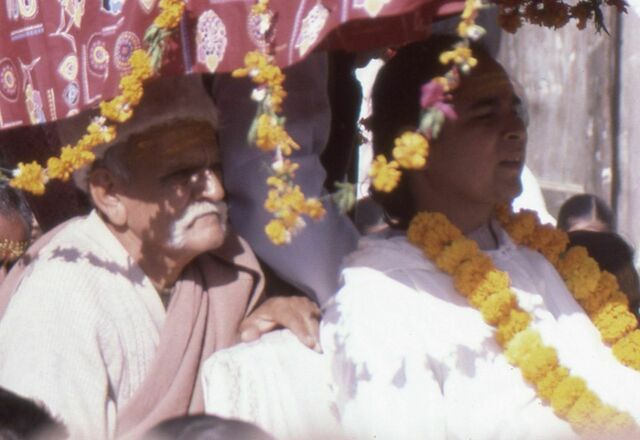 Шастриджи с Бабаджи.jpg